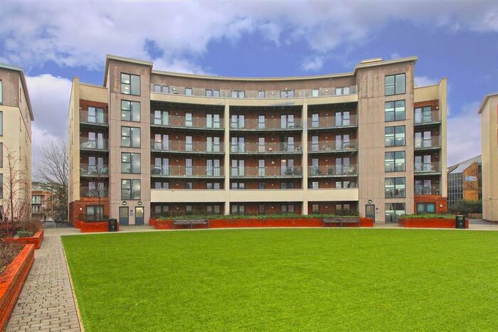 1 Bedroom Flat To Rent In Manor Way, Borehamwood, WD6