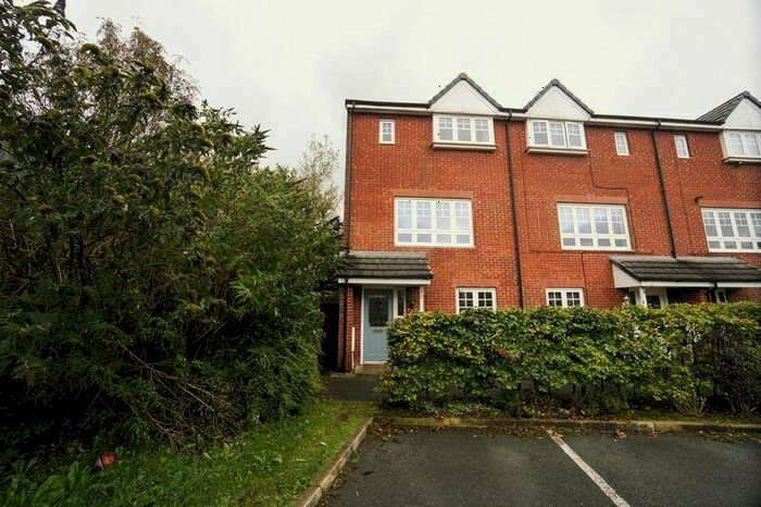 4 Bedroom Town House To Rent In Evergreen Avenue, Horwich, BL6