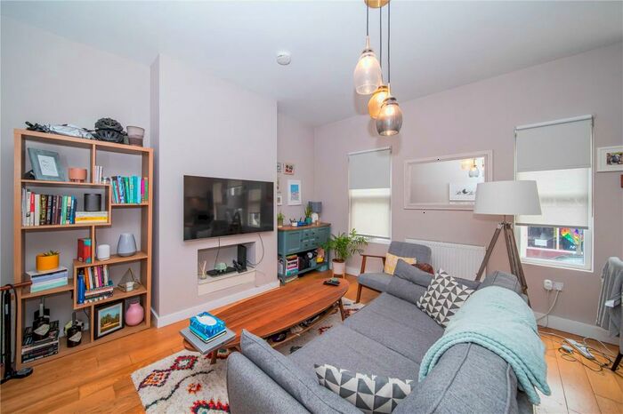 2 Bedroom Flat To Rent In Upper Richmond Road West, London, SW14