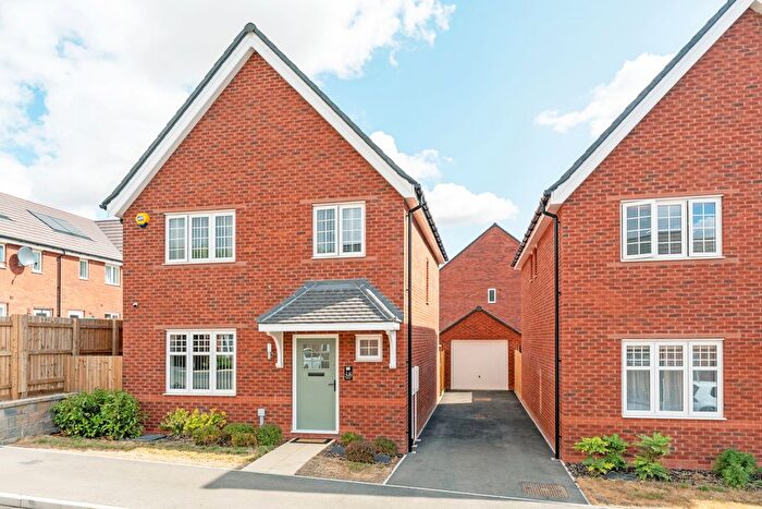 4 Bedroom Detached House For Sale In Daffodil Close, Eden Park, Rugby, Warwickshire, CV21