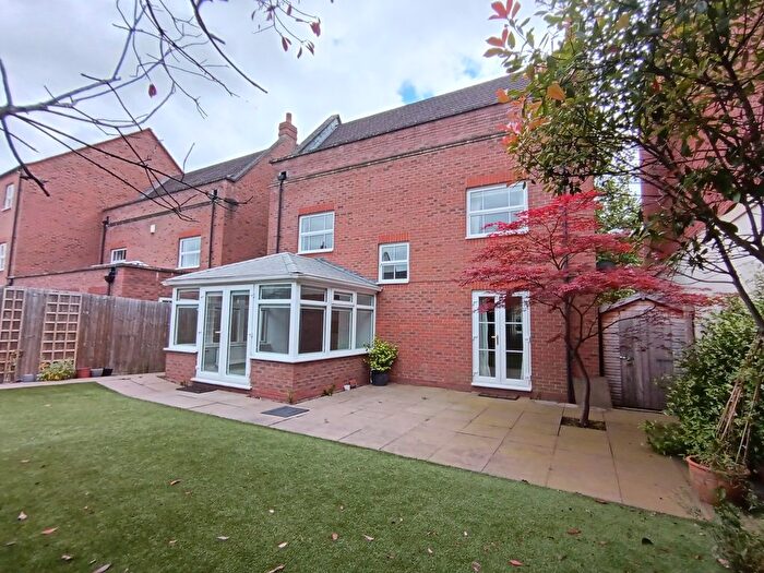 5 Bedroom Property To Rent In Thropp Close, Lichfield, WS13