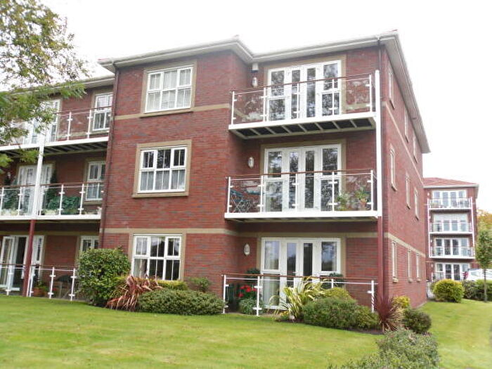 2 Bedroom Flat To Rent In Buckingham Court, Aughton, L39