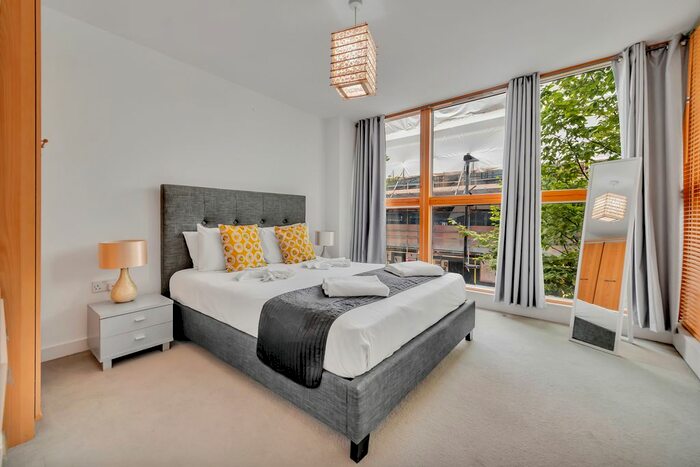 1 Bedroom Flat To Rent In Featherstone Street, Clerkenwell, London, EC1Y