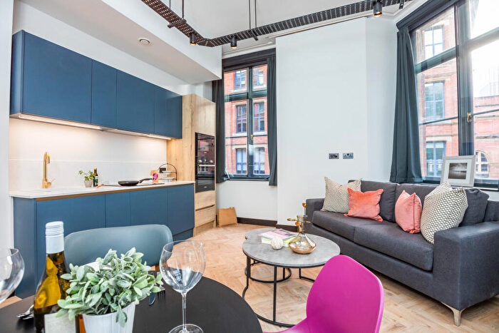 2 Bedroom Apartment To Rent In Apt, Waterloo Street #, M1