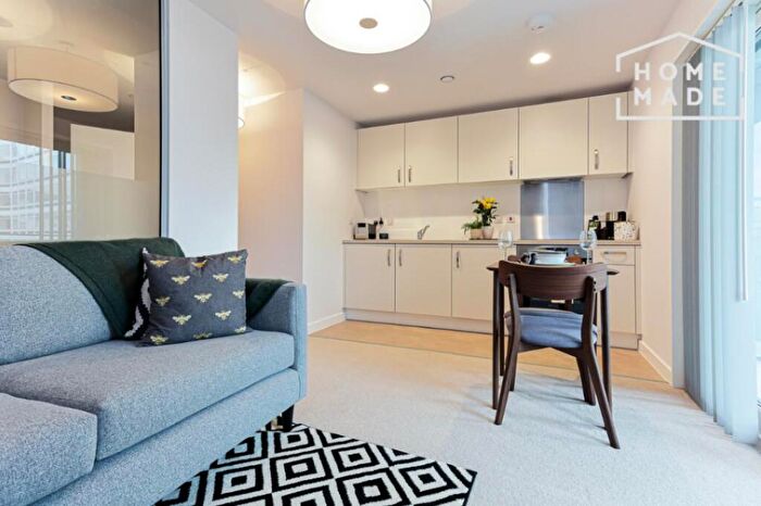 Flat To Rent In Aston Place, B1