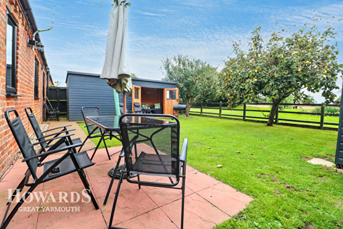 3 Bedroom Barn Conversion For Sale In Fritton Road, Ludham, NR29