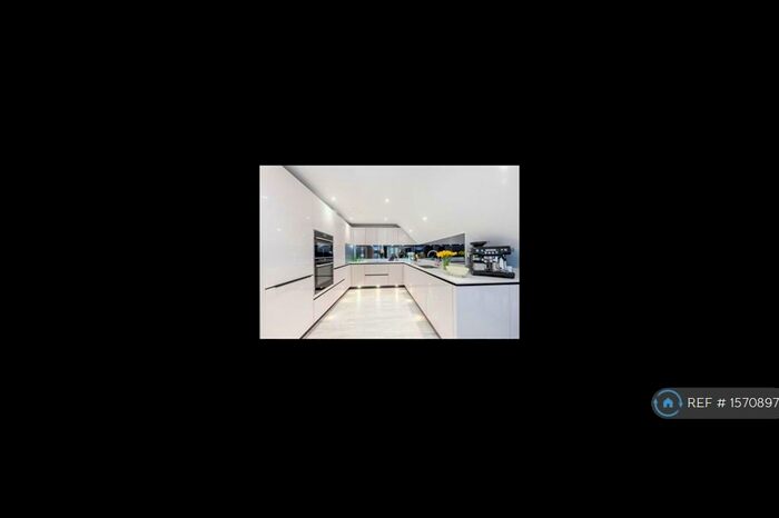 2 Bedroom Penthouse To Rent In Fairway, Maidenhead, SL6