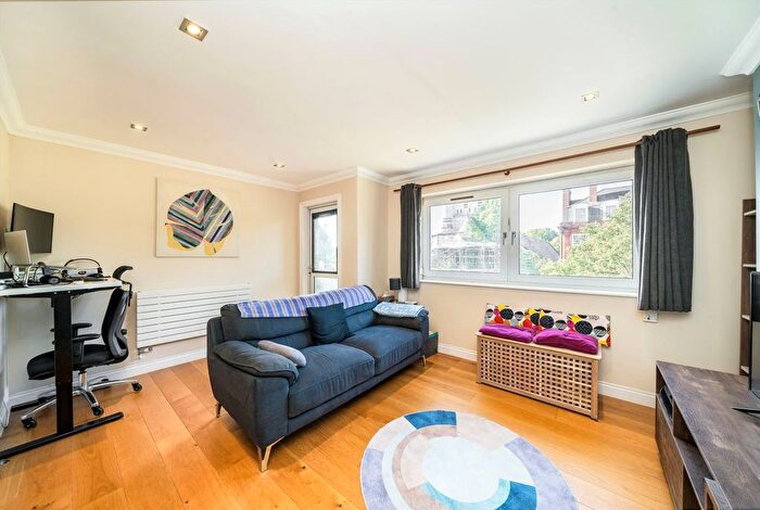 3 Bedroom Flat For Sale In Grove Street, Greenwich, SE8