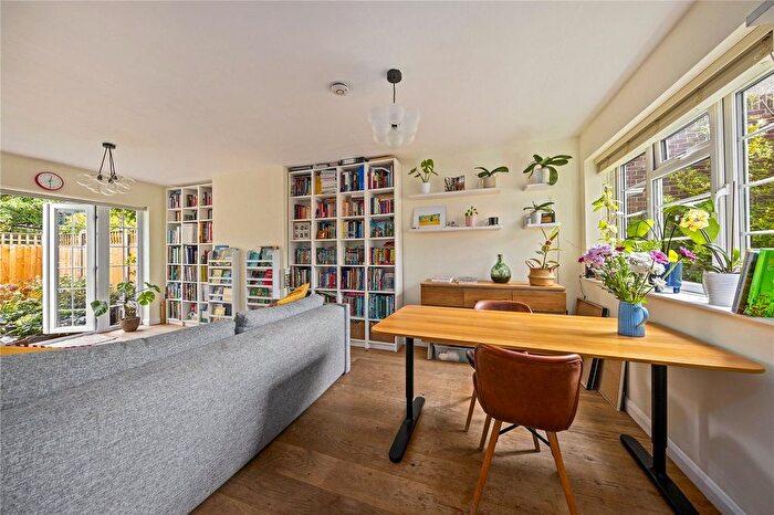 2 Bedroom Maisonette For Sale In Greville Close, St Margarets, TW1