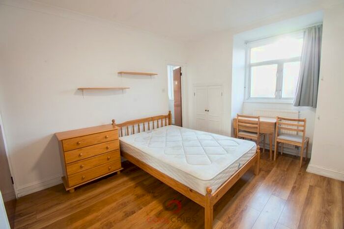Studio To Rent In Warwick Road, London, SW5