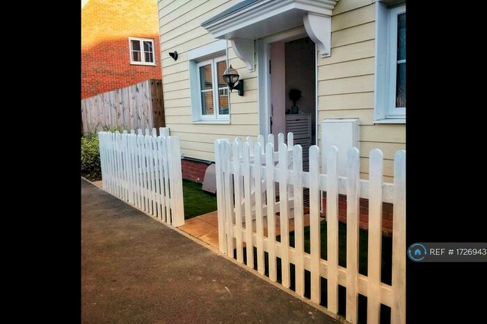 3 Bedroom Semi-Detached House To Rent In Collerne Street, Romford, RM3