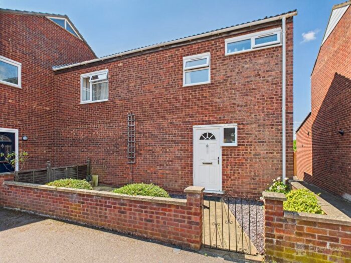 3 Bedroom Semi-Detached House For Sale In Vincent Close, Newmarket, Suffolk, CB8
