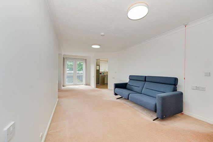2 Bedroom Flat For Sale In Bartin Close, Ecclesall, S11