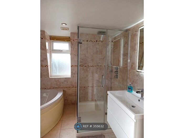 4 Bedroom Flat To Rent In London, London, SW6
