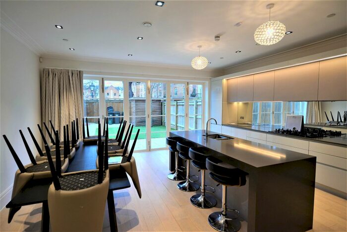 5 Bedroom Town House To Rent In Egerton Drive, Isleworth, TW7