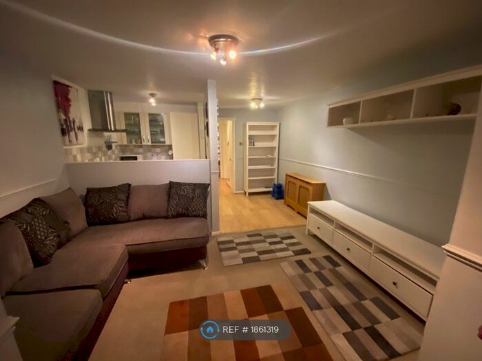 1 Bedroom Flat To Rent In London, London, W3