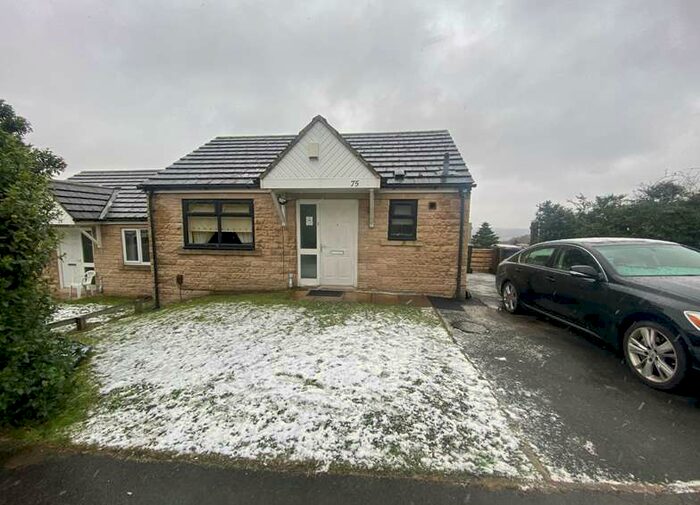 2 Bedroom Apartment To Rent In Ascot Drive, Bradford, BD7