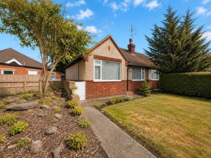 2 Bedroom Semi-Detached Bungalow For Sale In Laburnum Grove, Luton, LU3