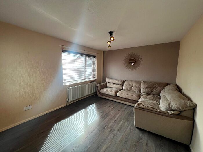 1 Bedroom Maisonette To Rent In Trent Walk, Droylsden, M43