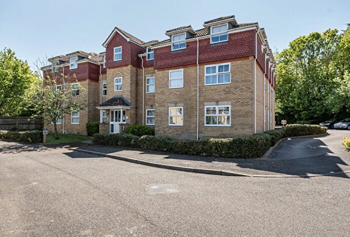 2 Bedroom Flat For Sale In Long Meadow, Riverhead, Sevenoaks, Kent, TN13