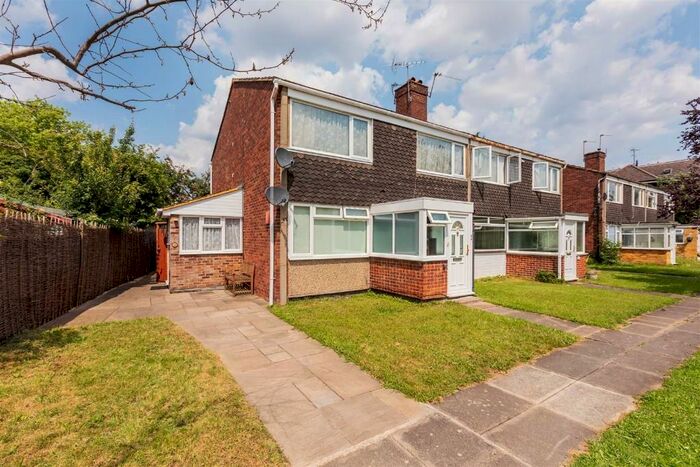 2 Bedroom Maisonette To Rent In Patricia Close, Slough, Berkshire, SL1