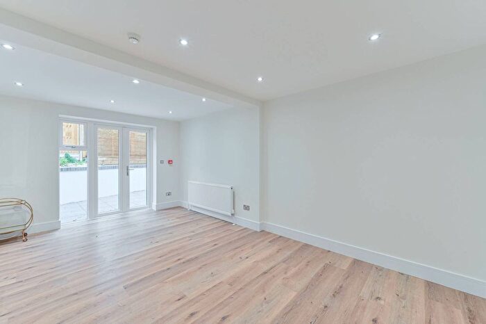 8 Bedroom Detached House For Sale In Kingslyn Crescent, Crystal Palace, London, SE19