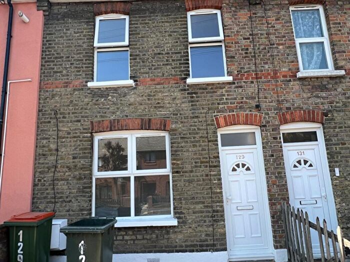 2 Bedroom Terraced House To Rent In Roman Road, E6
