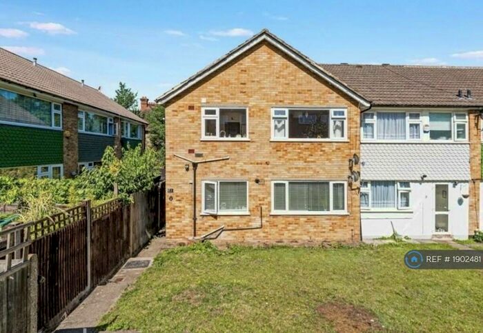 2 Bedroom Maisonette To Rent In The Lawns, Purley, CR8