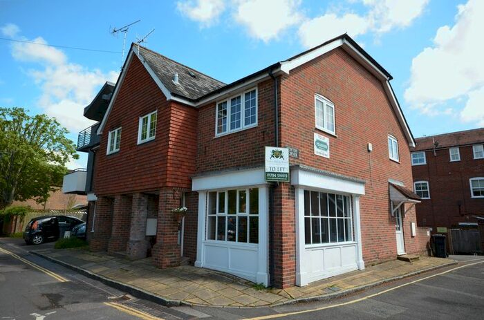 2 Bedroom Flat To Rent In Newton Lane, Romsey SO51