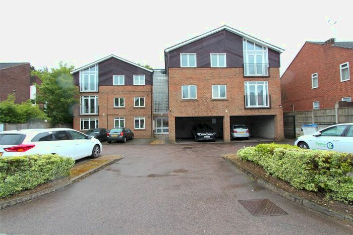 2 Bedroom Flat To Rent In Rickmansworth Road, Watford, Hertfordshire, WD18