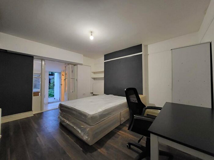 Studio To Rent In Hill Road, CR4