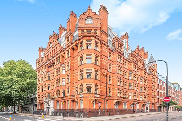 4 Bedroom Flat To Rent In Torrington Place, Bloomsbury, London, WC1E