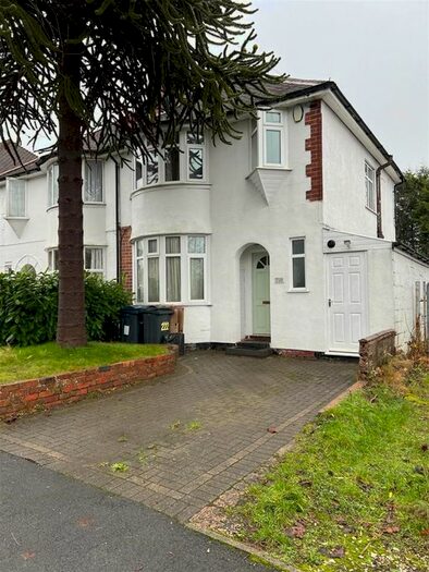 3 Bedroom Semi-Detached House To Rent In White Road, Quinton, Birmingham B32