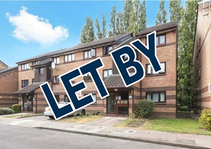 Flat To Rent In Harp Island Close, Neasden, NW10
