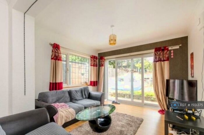 4 Bedroom Semi-Detached House To Rent In Raymond Crescent, Guildford, GU2