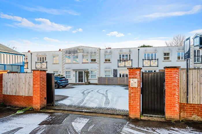 2 Bedroom Flat For Sale In Chantry Mews, Albert Road North, Reigate, RH2