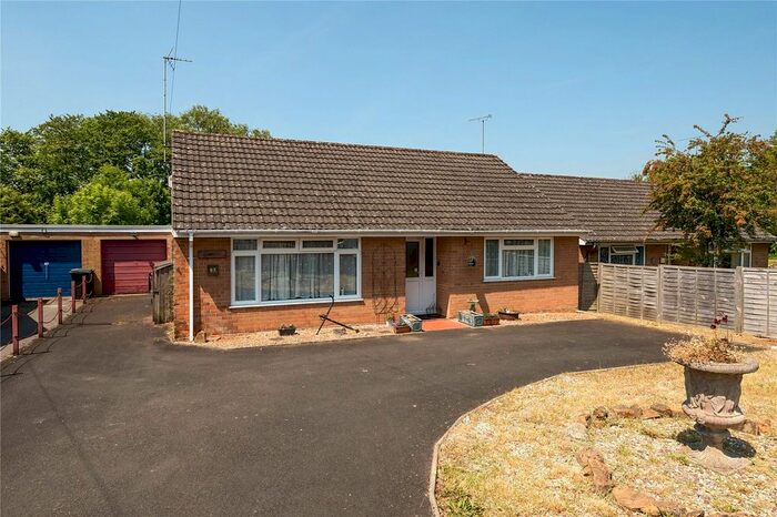 3 Bedroom Bungalow For Sale In Bridle Way, Barwick, Yeovil, Somerset, BA22