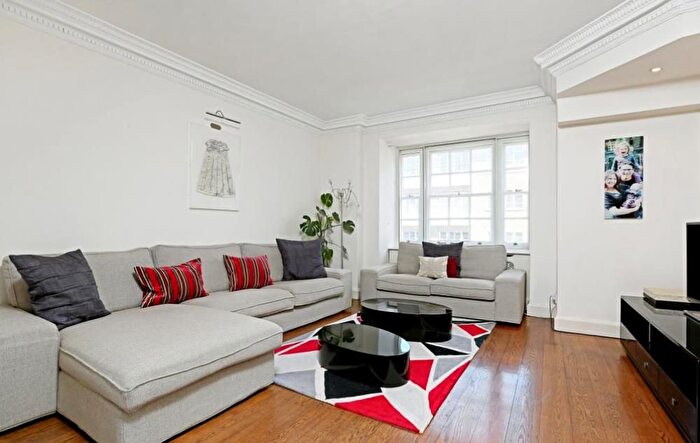 4 Bedroom Flat To Rent In York Street, Marylebone, London, W1H