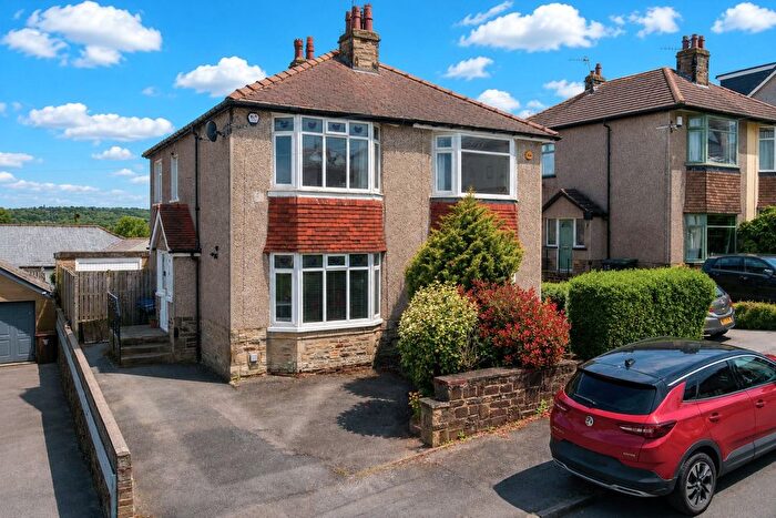 3 Bedroom Semi Detached House For Sale In Hinchliffe Avenue, Baildon, Shipley, West Yorkshire, BD17