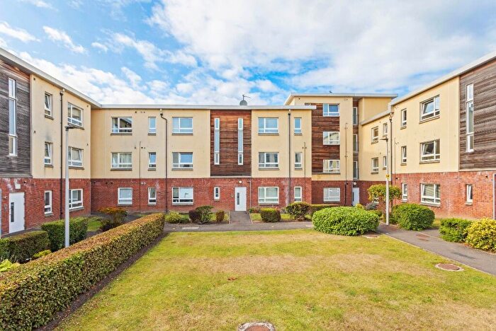 2 Bedroom Flat To Rent In New Mart Place, Chesser, Edinburgh, EH14
