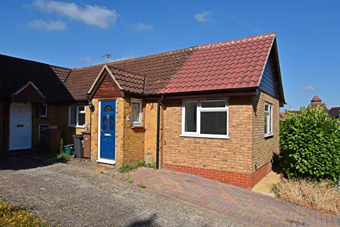 2 Bedroom Bungalow For Sale In Thornborough Avenue, South Woodham Ferrers, CM3