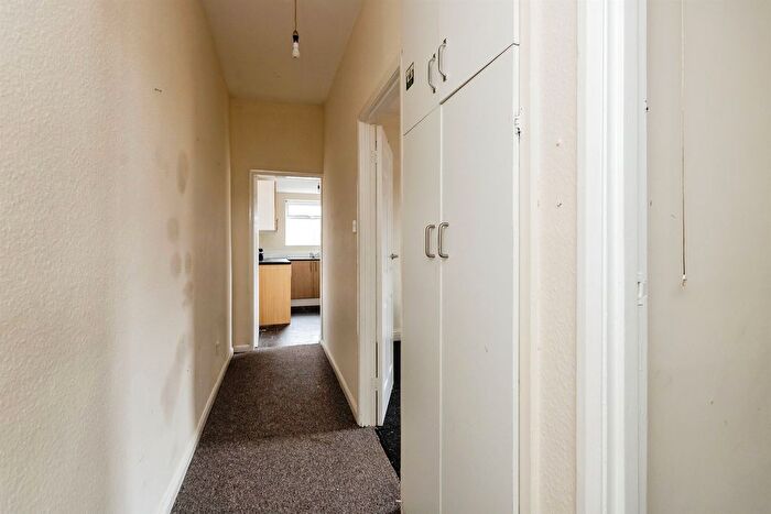 2 Bedroom End Of Terrace House For Sale In Hartley Road, Nottingham, NG7