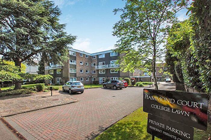 2 Bedroom Flat For Sale In College Lawn, Cheltenham, GL53