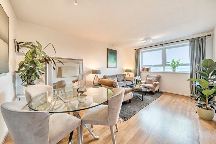 2 Bedroom Flat For Sale In Brixton Road, London, SW9
