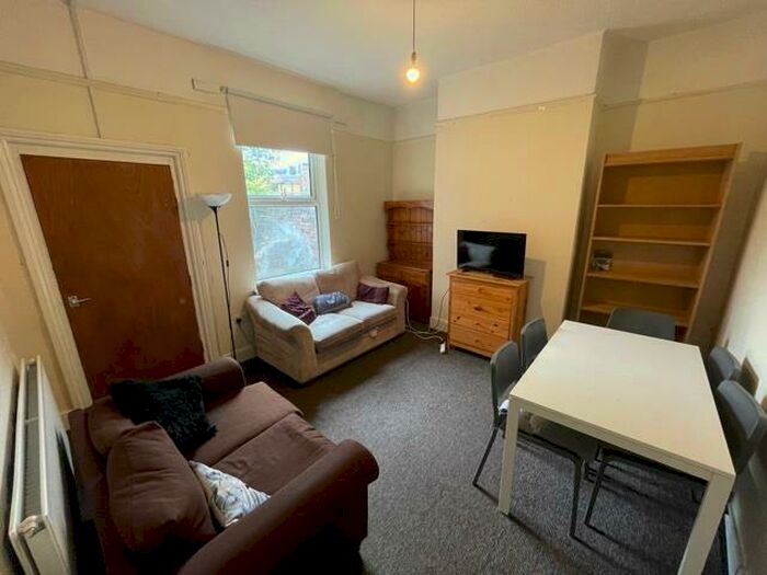 5 Bedroom Terraced House To Rent In Bristol Road, Selly Oak, Birmingham, B29