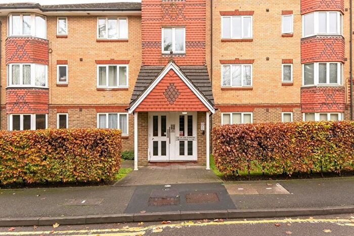 2 Bedroom Flat For Sale In Muggeridge Close, South Croydon, CR2