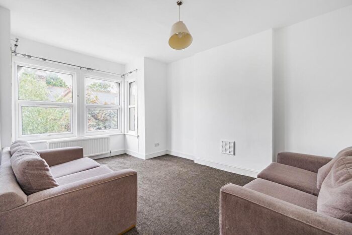 2 Bedroom Apartment To Rent In Oakhurst Grove, London, Greater London, SE22