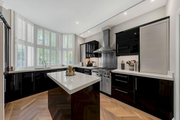 4 Bedroom Property To Rent In Bagleys Lane, Fulham, London, SW6