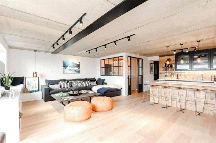 2 Bedroom Apartment To Rent In Newbury Street, London, EC1A