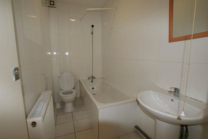 2 Bedroom Flat To Rent In North End Road, Fulham, SW6